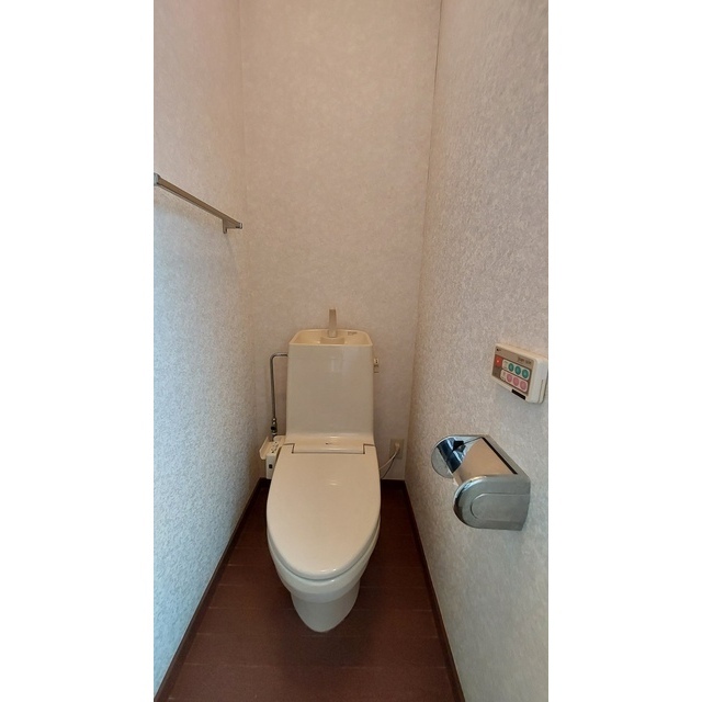 寝屋川市寿町戸建のトイレ写真