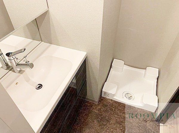 洗面設備　※同タイプの別のお部屋です。
