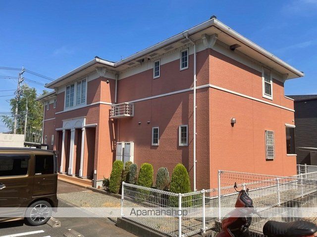 小田急小田原線 本厚木駅 バス乗車時間：16分 最寄りバス停で下車 徒歩4分 築17年