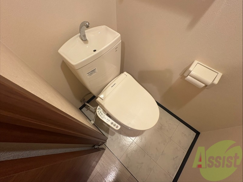 トイレ　こちらはトイレです。清潔感があり、安心して使用できます。