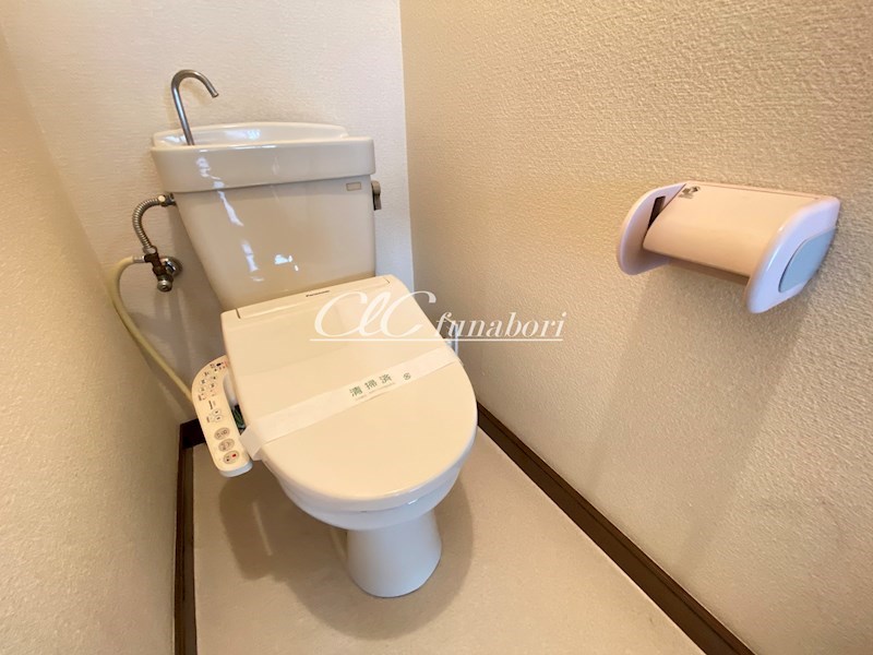 都営新宿線 船堀駅 徒歩15分 2階建 築40年のトイレ写真