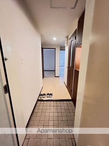 地下鉄南北線 幌平橋駅 徒歩7分 3階建 築38年の玄関写真