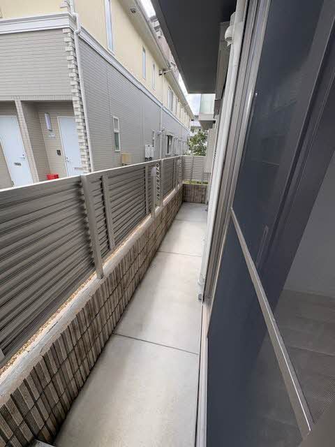 バルコニー　テラスが付いている為、洗濯物の外干しをして頂けます。