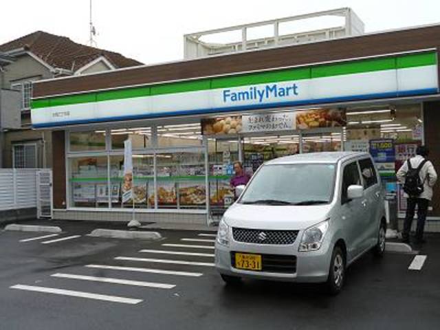コンビニ　ファミリーマート大岡三丁目店（コンビニ）まで10m