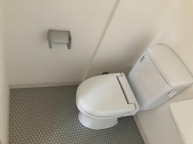 西武新宿線 井荻駅 徒歩6分 4階建 築18年のトイレ写真