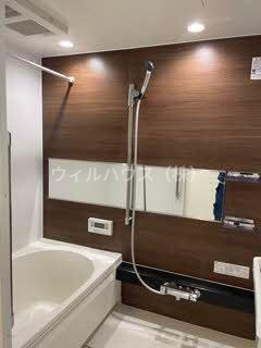 バス・シャワールーム　浴室乾燥機、追焚機能付の広々バスルーム！