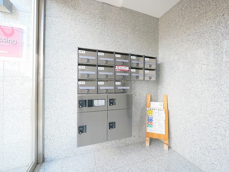 その他共有部分　共用部には宅配BOXを用意しました♪