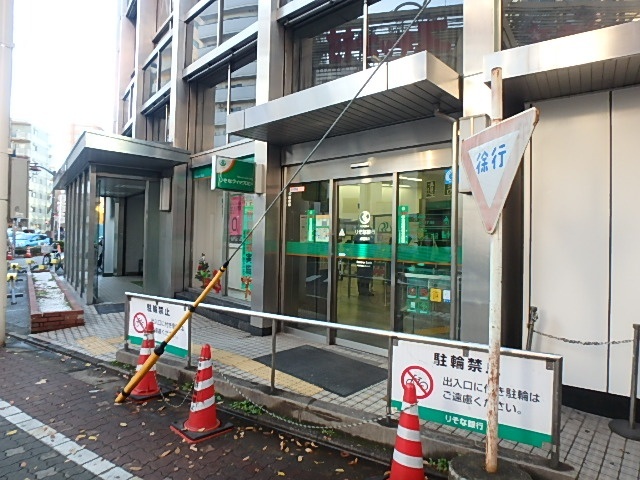 銀行　りそな銀行成増支店（銀行）まで551m