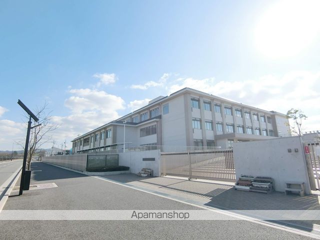 小学校　木津川市立小学校城山台小学校（小学校）まで520m