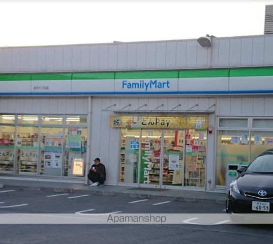 コンビニ　ファミリーマート汲沢八丁目店（コンビニ）まで741m