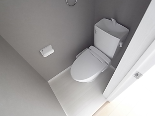 トイレ　落ち着いた色調のトイレです