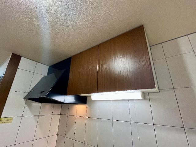 キッチン　吊戸棚