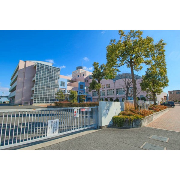 小学校　岡山市立操明小学校（小学校）まで555m