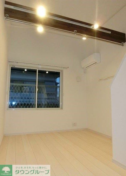 居室・リビング　白を基調とした明るい室内