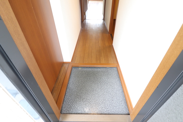 玄関　下駄箱付き　玄関