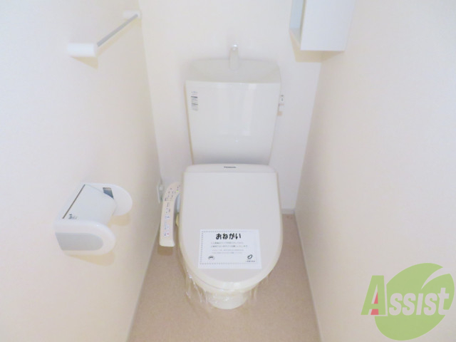 トイレ　ウォシュレットなどの各機能が付いた便利なトイレです。