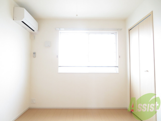 その他部屋・スペース　こちら洋室となっています。こちらに寝室はいかがでしょうか。