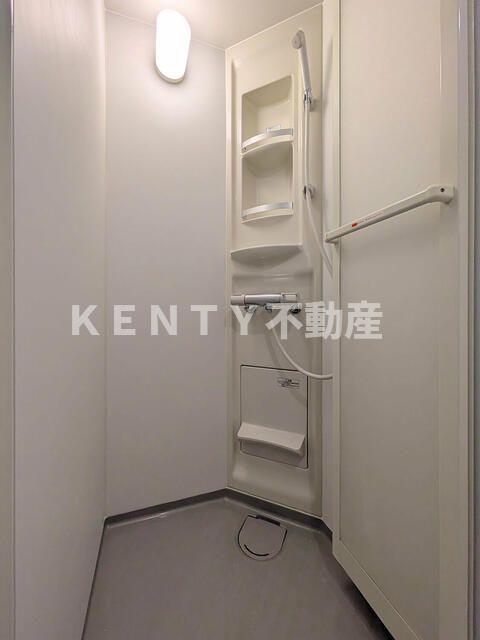 バス・シャワールーム　さっと体を洗えるシャワールーム付です