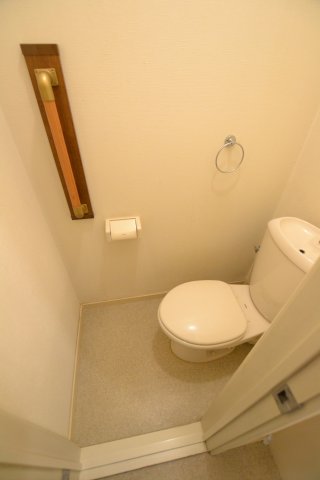 トイレ　同物件、別号室の参考写真です。