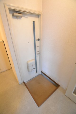 玄関　同物件、別号室の参考写真です。
