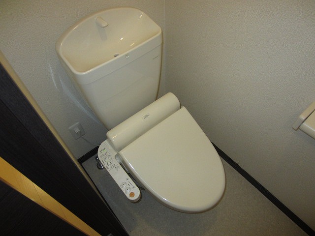 トイレ　温水洗浄便座