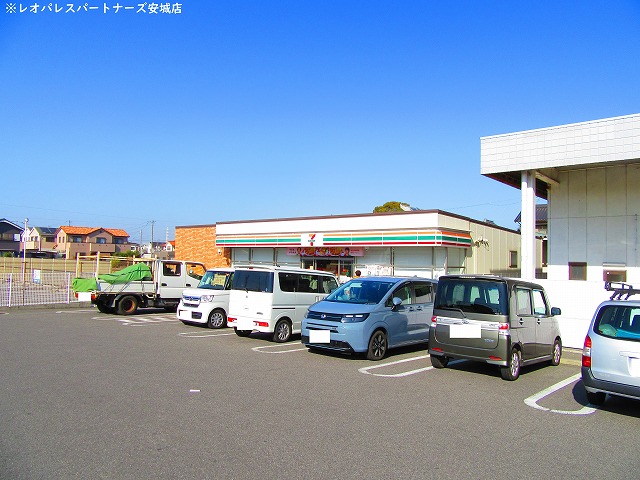 コンビニ　セブンイレブン西尾堤西店（コンビニ）まで735m