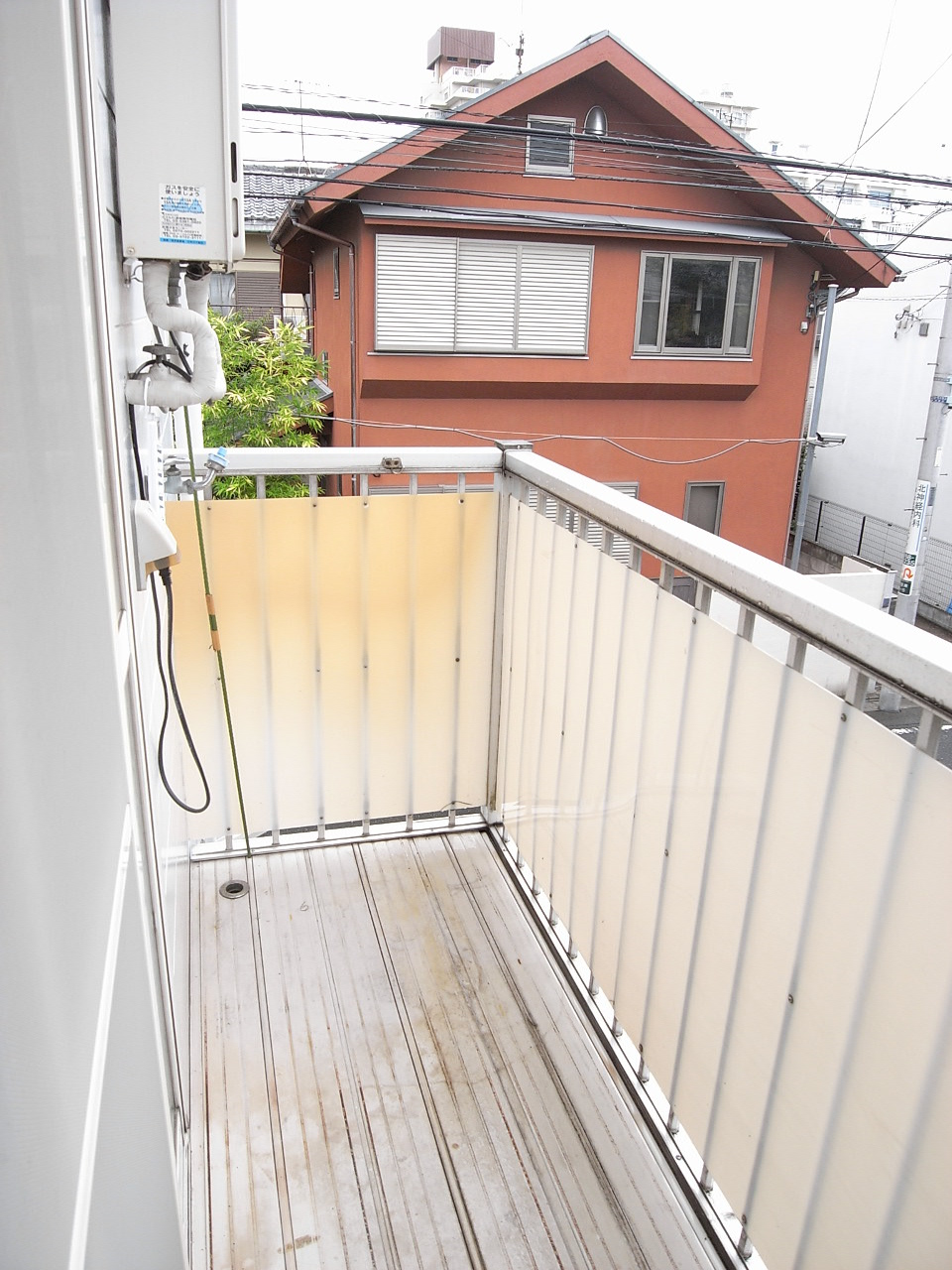 その他　洗濯機はバルコニー置きです