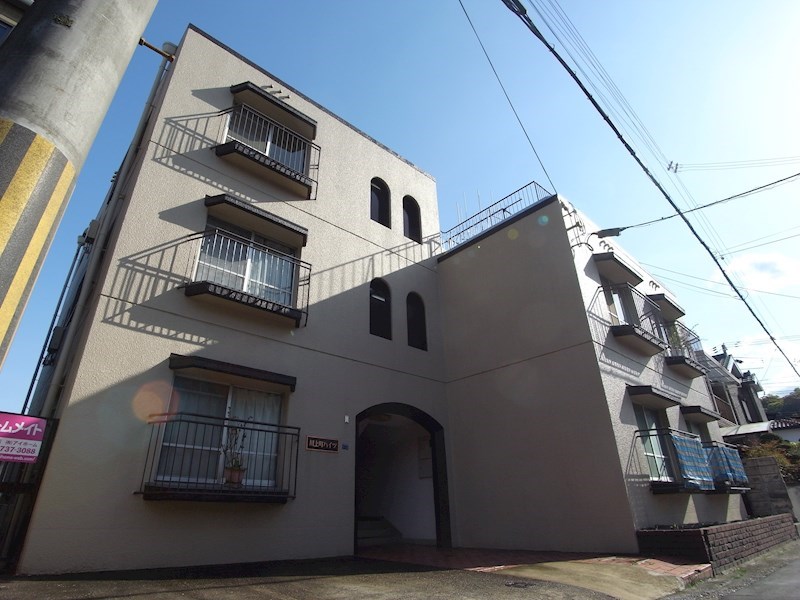 神戸市須磨区川上町のアパートの建物外観