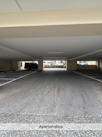 駐車場　エントランス