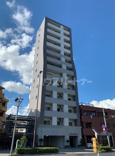 【江戸川区平井のマンションの建物外観】
