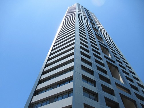 センターマークスタワーの建物外観