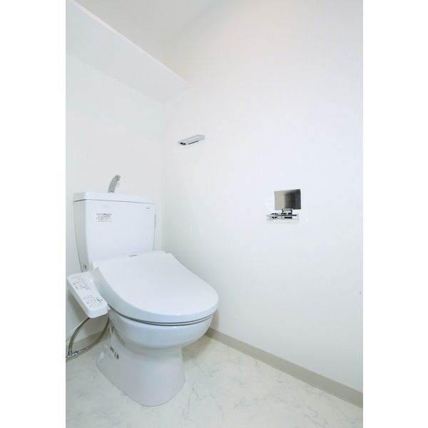 トイレ　落ち着いた色調のトイレです