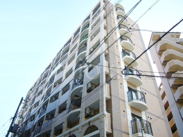 大阪市東住吉区田辺のマンションの建物外観