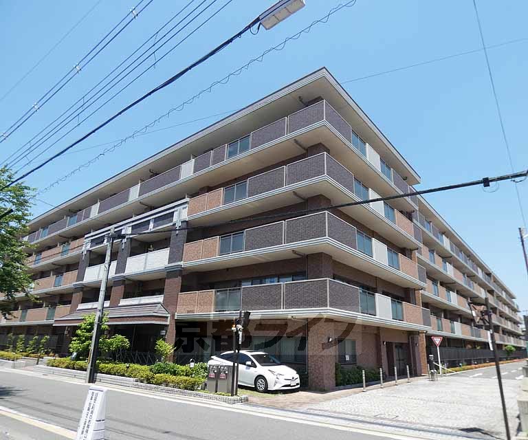 京都市伏見区深草西伊達町のマンションの建物外観