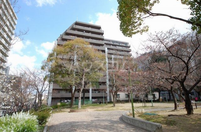 大阪市中央区天満橋京町のマンションの建物外観