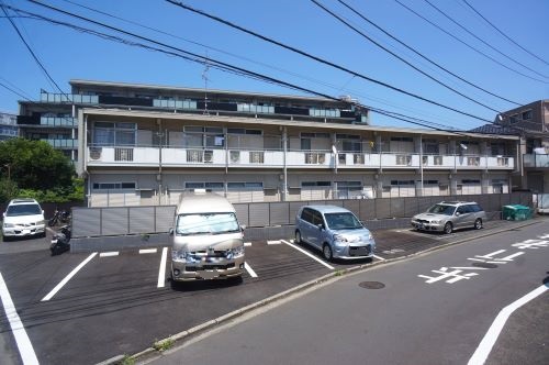 【リッツ鶴ヶ峰の駐車場】