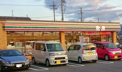 【湖南市岩根のアパートのコンビニ】