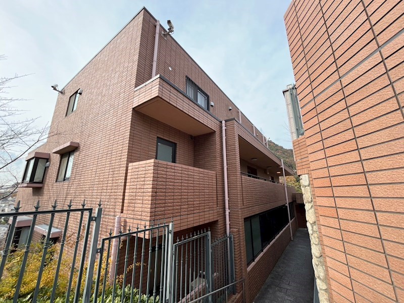 芦屋市山手町のマンションの建物外観