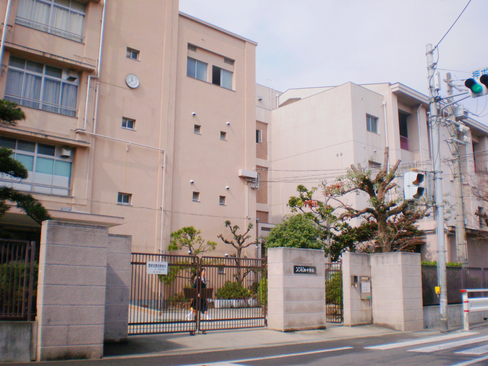 【大阪市平野区瓜破のマンションの中学校】