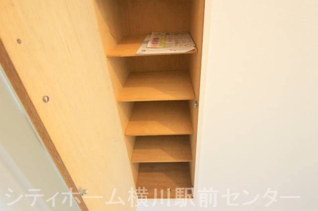 【広島市西区小河内町のマンションの玄関】