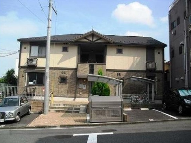 稲城市平尾のアパートの建物外観