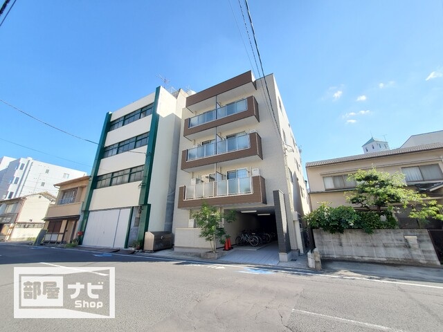 【プレミール亀岡の建物外観】