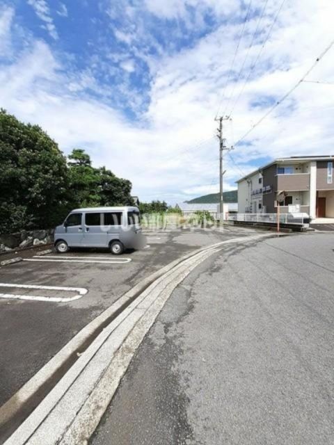 【西条市福武甲のアパートの駐車場】