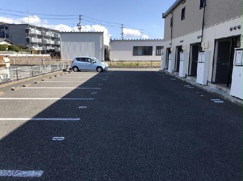 【レオパレススターエンジェルの駐車場】