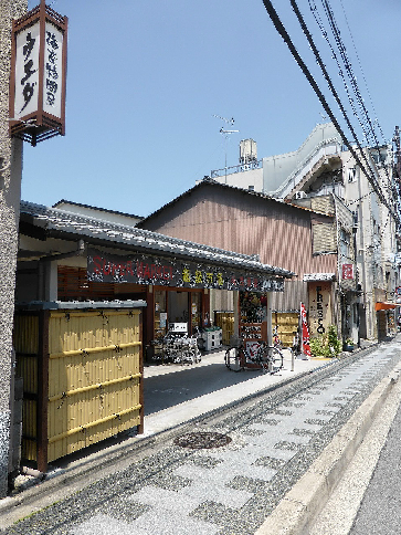 【京都市東山区清水４丁目のマンションのスーパー】