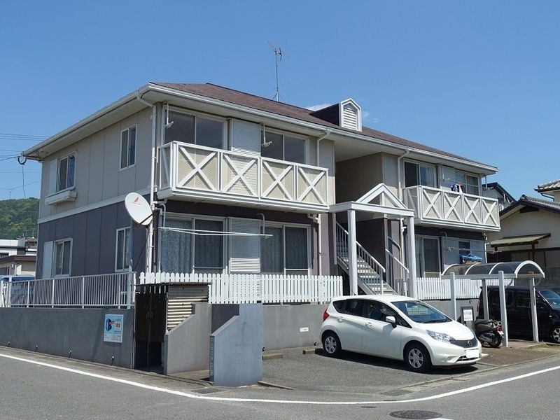 【大野城市大城のアパートの駐車場】