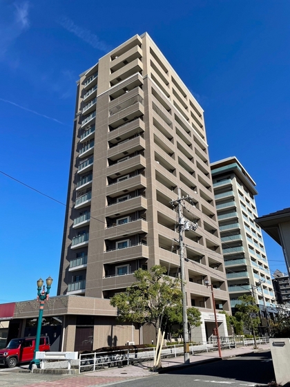 岡山市南区東畦のマンションの建物外観