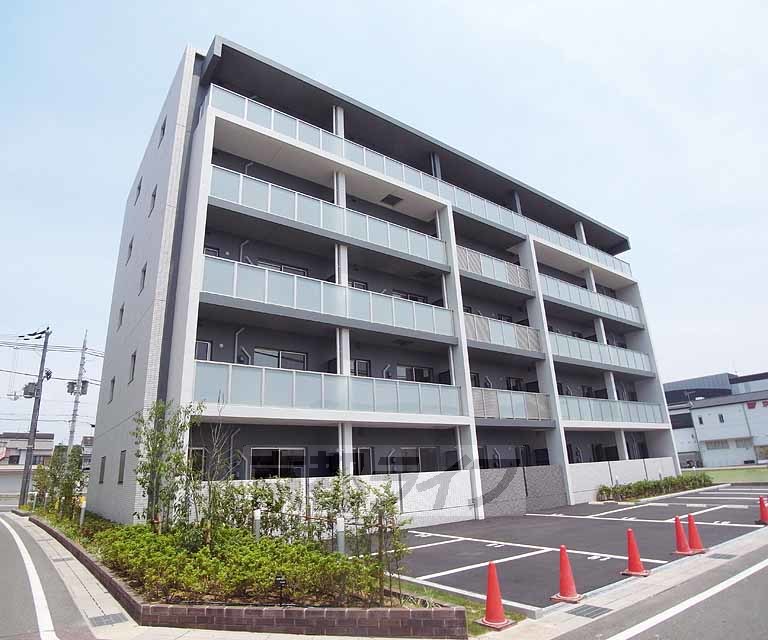 向日市寺戸町のマンションの建物外観