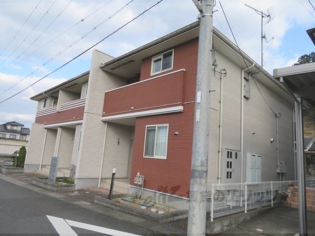 福知山市石原のアパートの建物外観