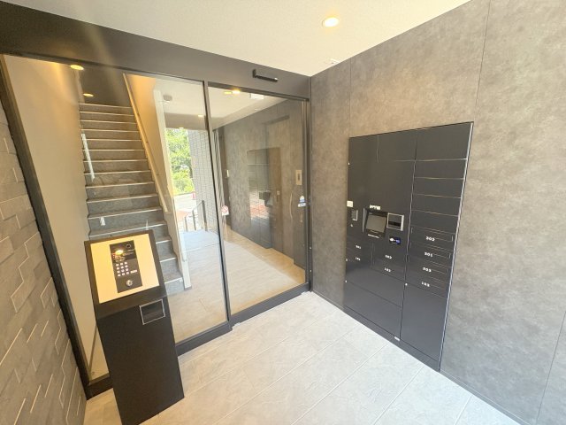 ロビー　ノンタッチキー対応のオートロック！